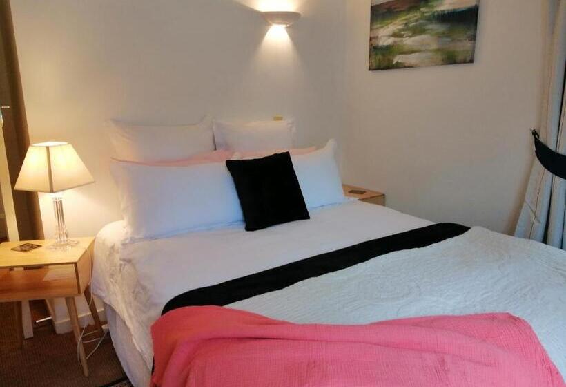 Номер Deluxe, Irongate Retreat