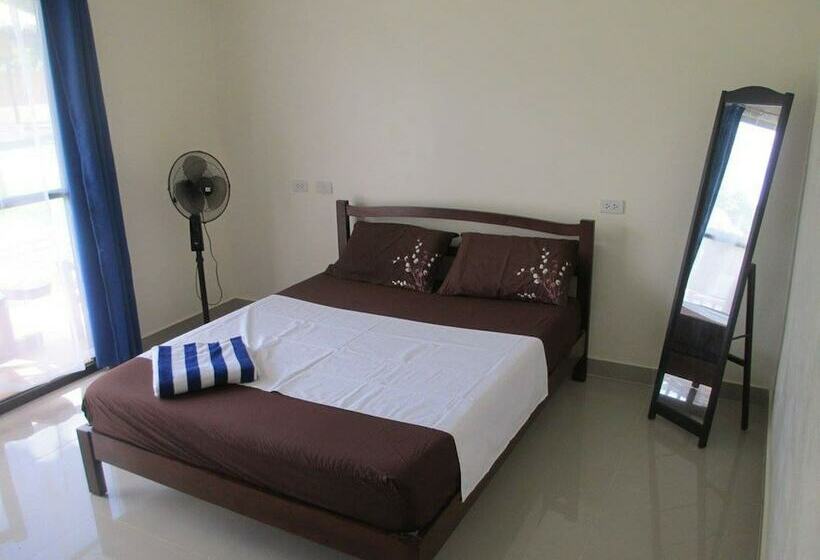اتاق استاندارد با چشم‌انداز استخر, Higala Resort