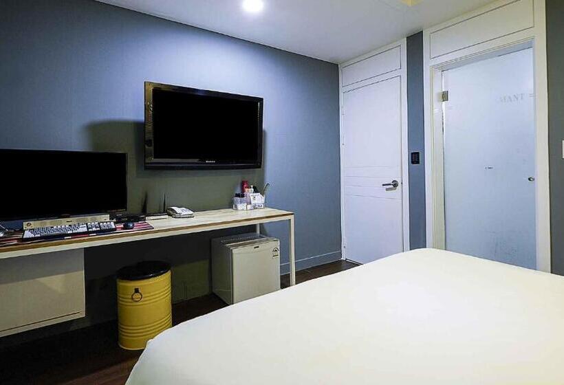 Номер Стандарт, Motel L Amant
