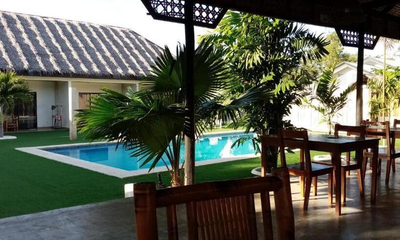 اتاق استاندارد با چشم‌انداز استخر, Higala Resort