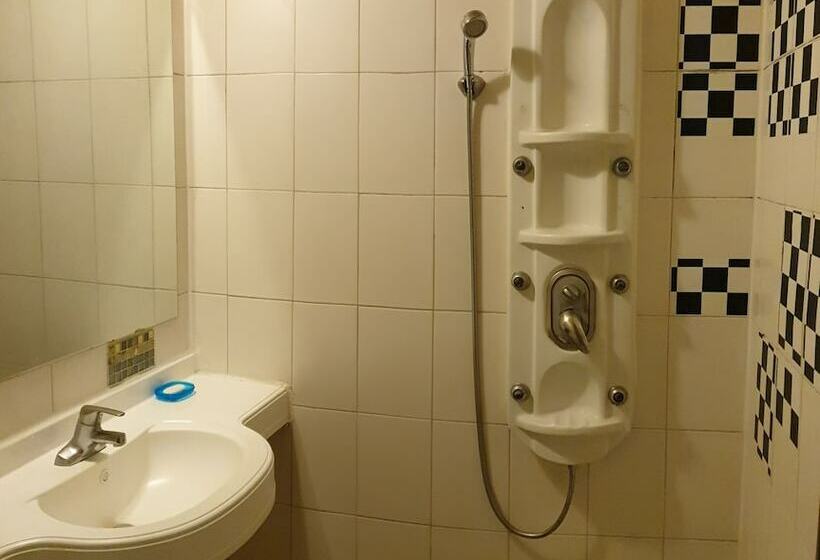 اتاق استاندارد, Romance Motel