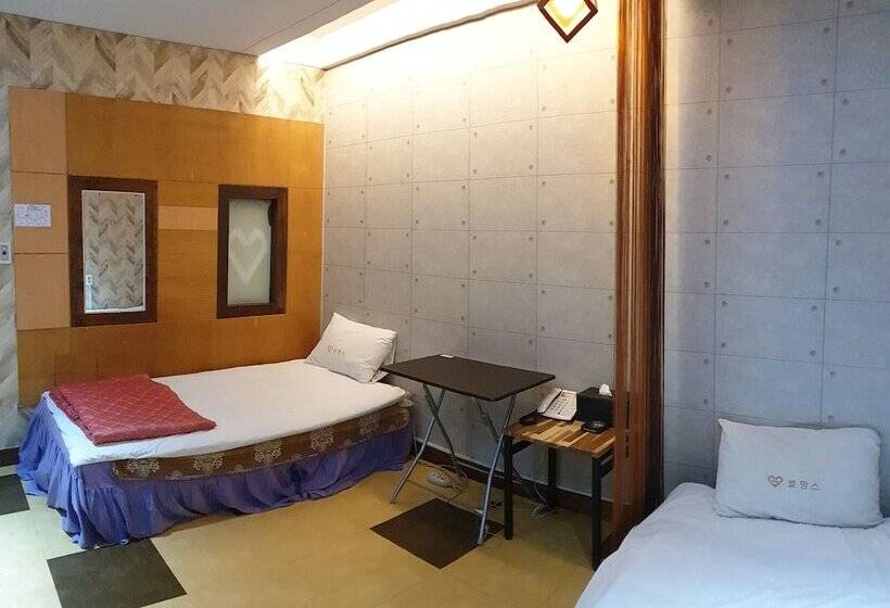 اتاق استاندارد, Romance Motel