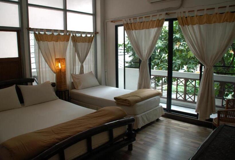 Quarto Triplo Estandar com Sacada, Lamphuhouse Bangkok  Sha Extra Plus Certified