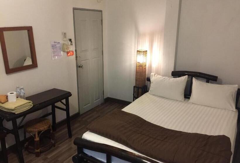 Quarto Estandar Banheiro Compartilhado, Lamphuhouse Bangkok  Sha Extra Plus Certified