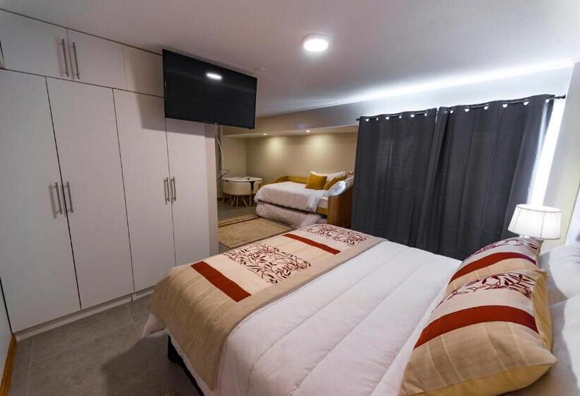 Family Suite, Insigne