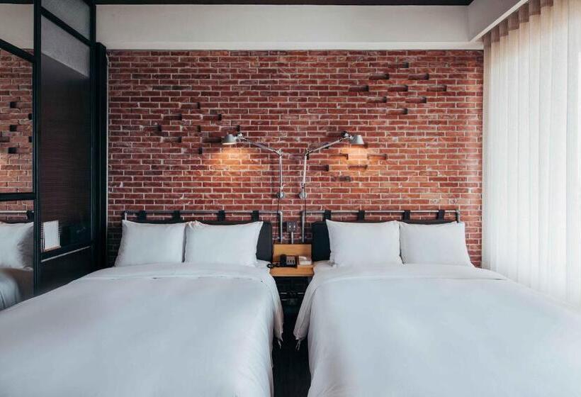 اتاق استاندارد سه نفره, U.i.j Hotel & Hostel