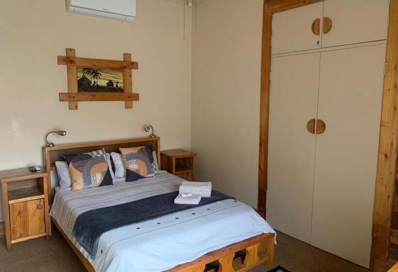 Номер Стандарт Вид на Бассейн, Nkwasi Lodge