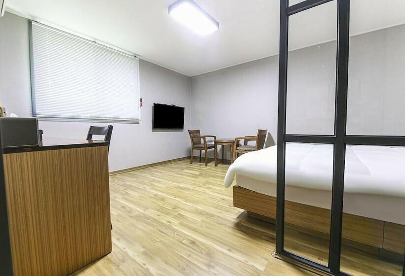 디럭스 룸, Gyeongpodae The Hotel Business