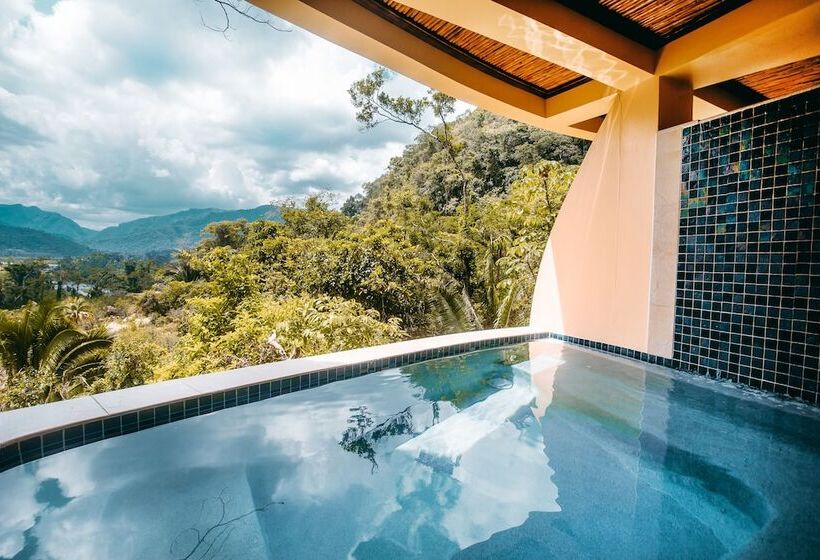 سوییت با چشم‌انداز کوه, Sleeping Giant Rainforest Lodge