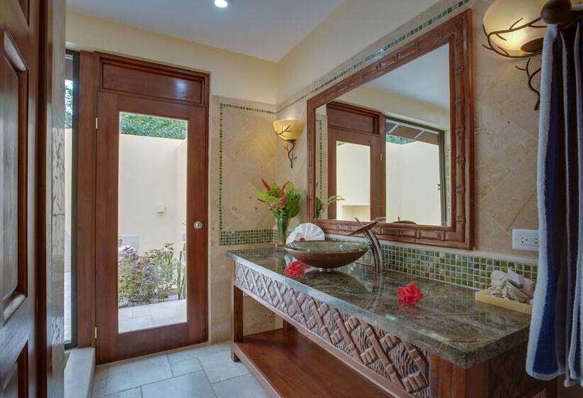 اتاق استاندارد با چشم‌انداز رودخانه, Sleeping Giant Rainforest Lodge