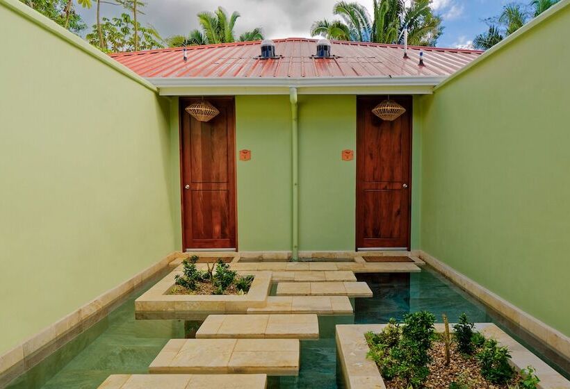 سوئیت با چشم‌انداز رودخانه, Sleeping Giant Rainforest Lodge