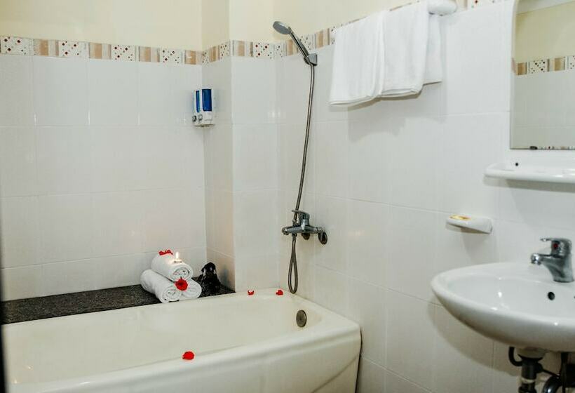 اتاق سوپریور سه تخته, Dmz Hostel