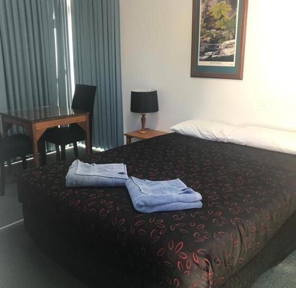 Бунгало Стандарт, Injune Motel