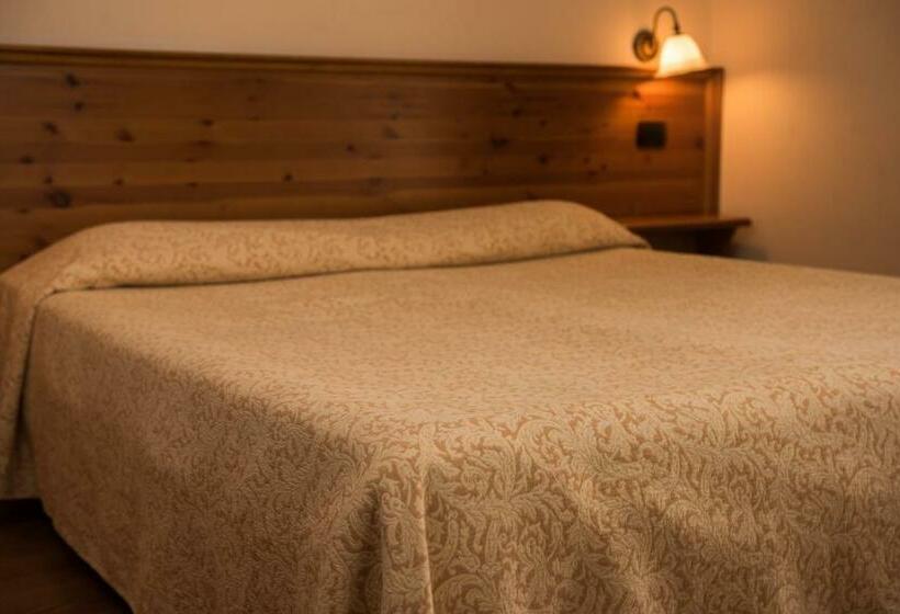 Quarto Quádruplo Estandar, Albergo Meublè Vecchio Scarpone
