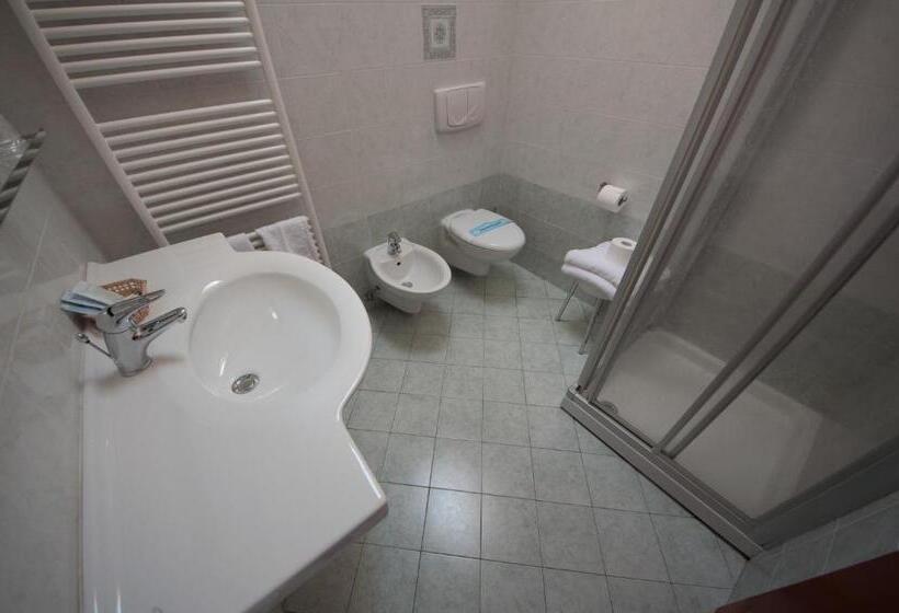 Номер Стандарт Трехместный, Albergo Meublè Vecchio Scarpone