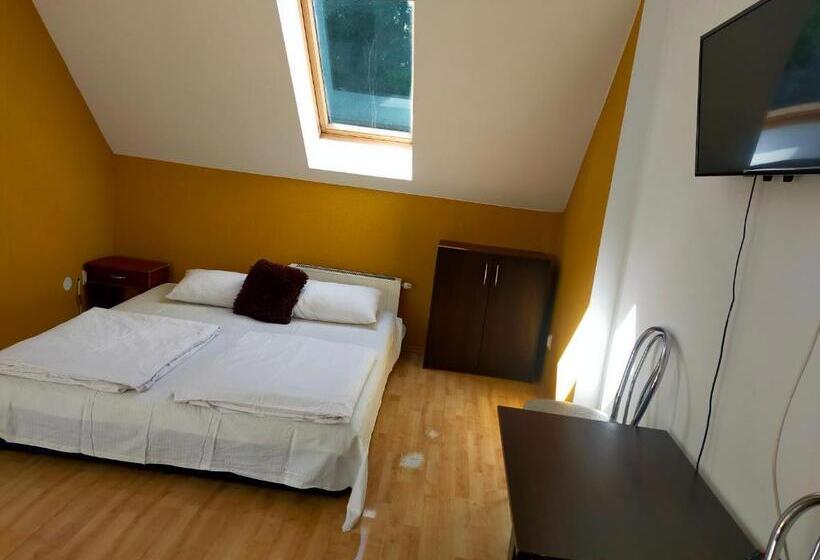 اتاق استاندارد با بالکن, Hostel Madeira