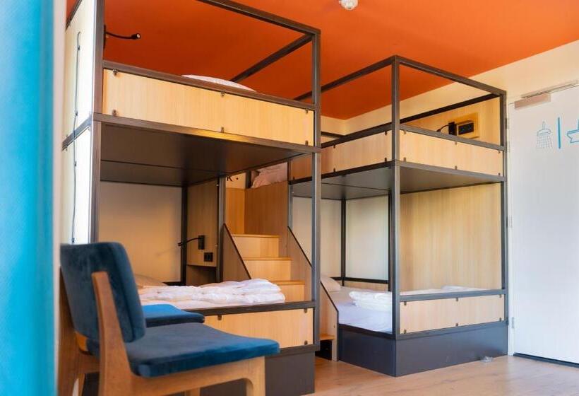 四人标准间, Sparks Hostel