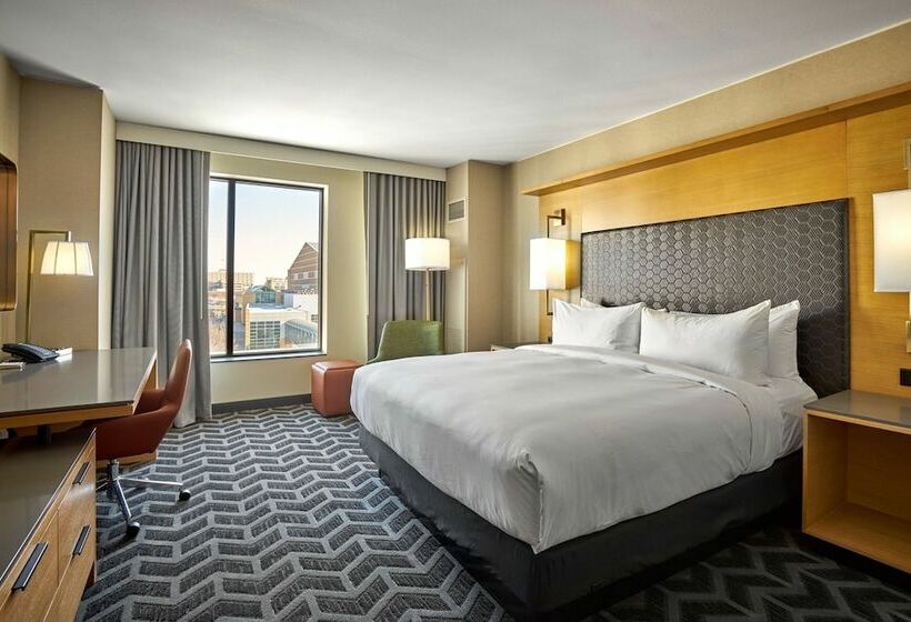 デラックススイート, Hilton Des Moines Downtown