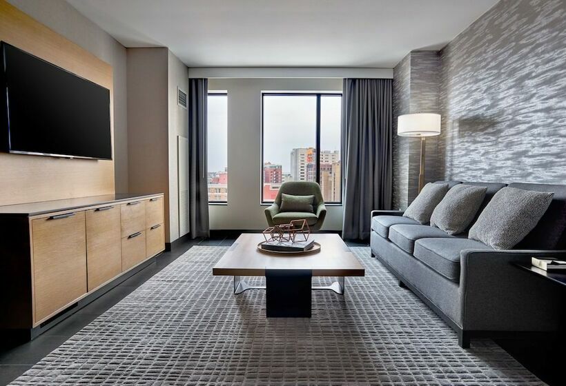 디럭스 스위트, Hilton Des Moines Downtown