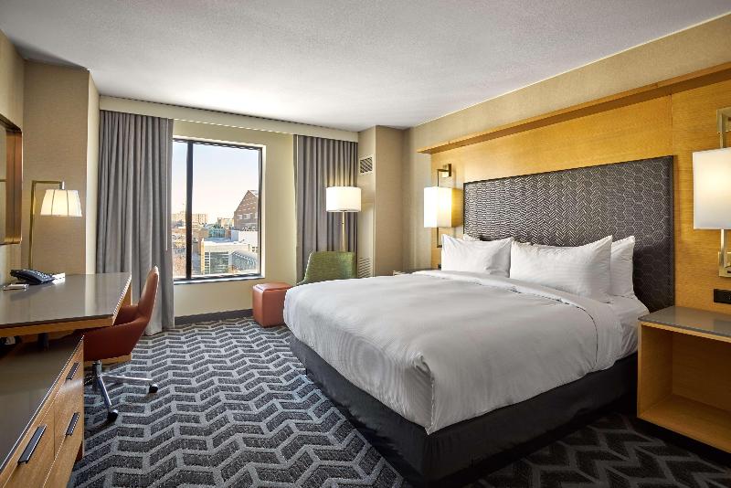 스탠다드 룸 킹사이즈 침대, Hilton Des Moines Downtown