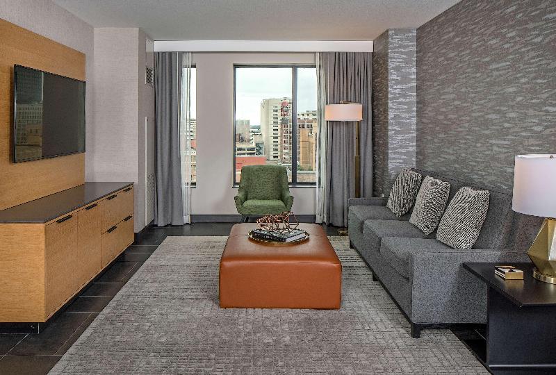 전망 스위트, Hilton Des Moines Downtown