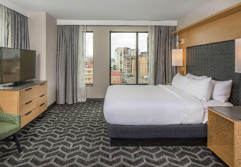 スイート, Hilton Des Moines Downtown