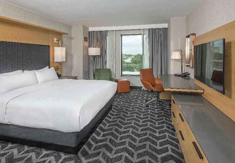 스탠다드 룸 킹사이즈 침대, Hilton Des Moines Downtown