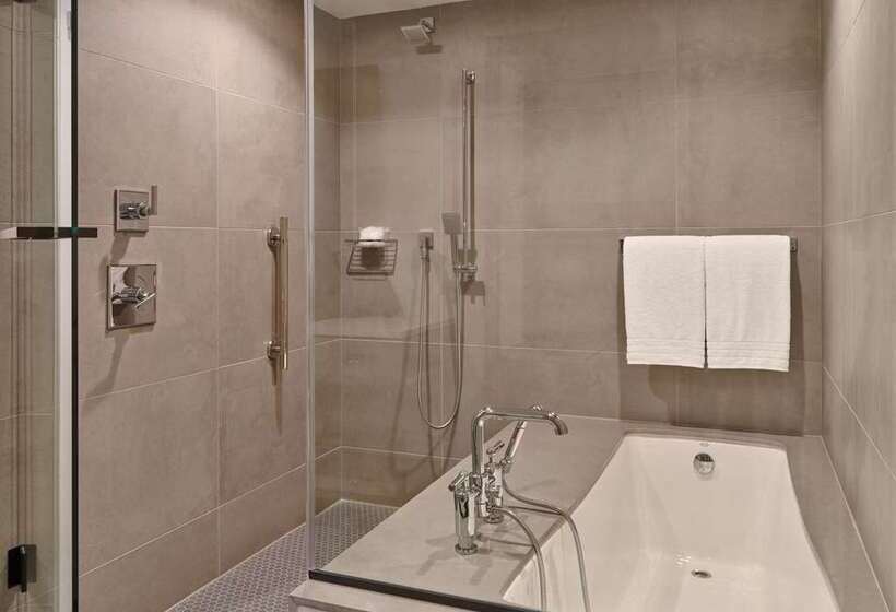 景色の見えるスイートルーム, Hilton Des Moines Downtown