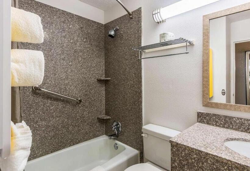 Номер Deluxe Кровать Кинг, Motel 6petersburg, Va  Fort Lee