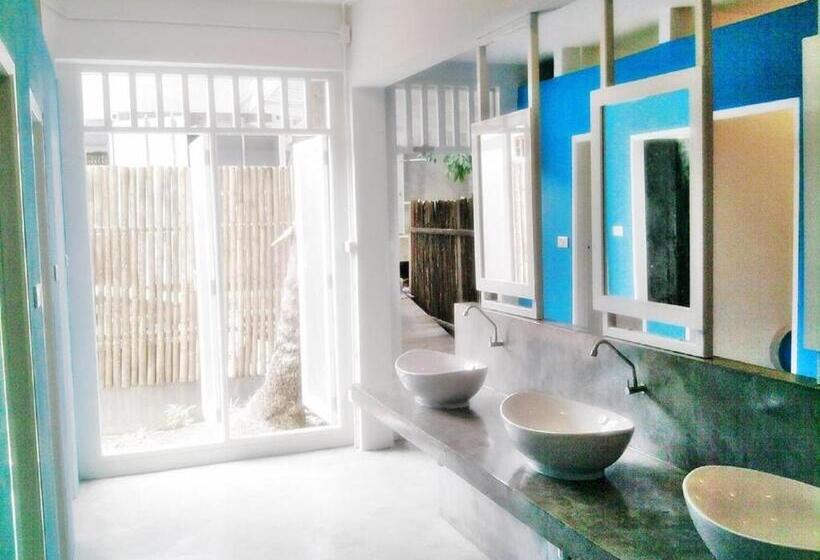 تختخواب در اتاق مشترک, Glur Hostel