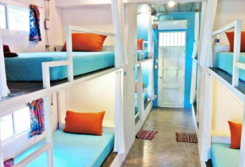 تختخواب در اتاق مشترک, Glur Hostel