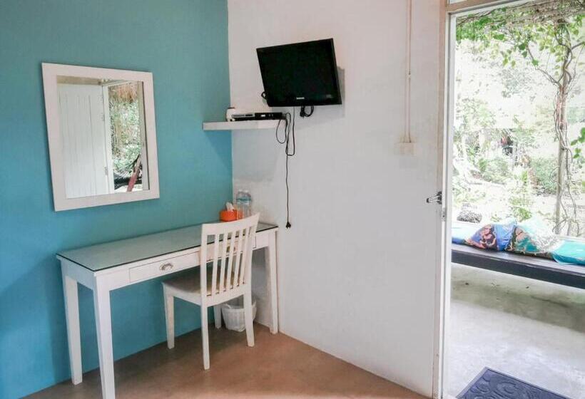 اتاق استاندارد با سرویس بهداشتی مشترک, Glur Hostel