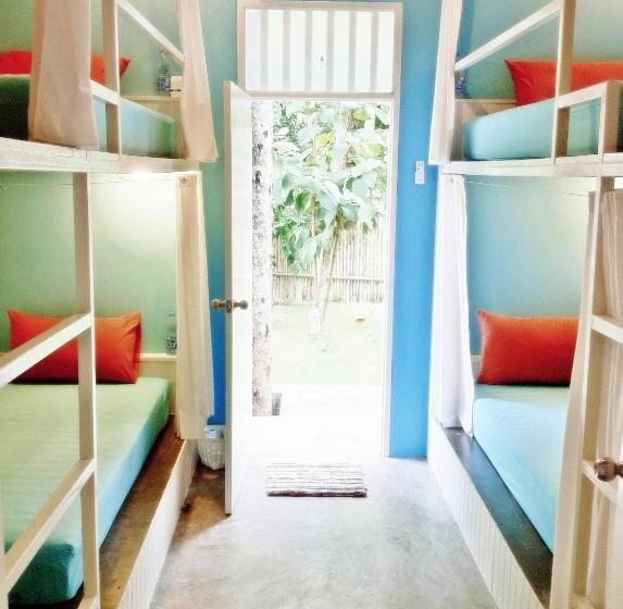 اتاق چهار تخته با دستشویی مشترک, Glur Hostel