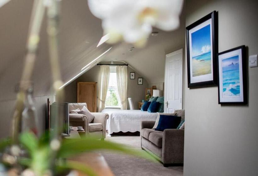 Полулюкс, Apartments At Ballinsheen House & Gardens