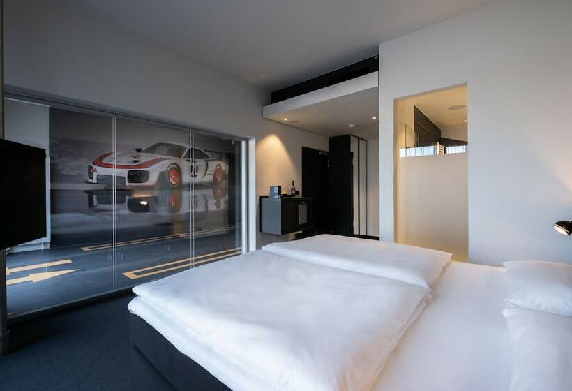 Люкс, V8 Hotel Köln At Motorworld
