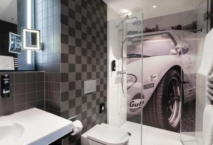 Номер Стандарт Тематический, V8 Hotel Köln At Motorworld