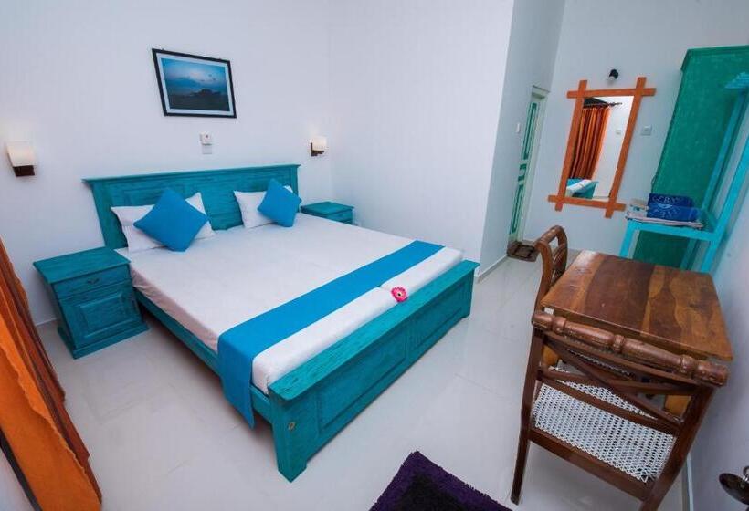 Quarto Deluxe, International Beach Hotel & Restaurant