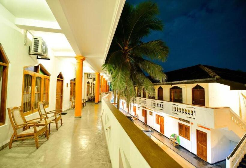 Quarto Familiar, International Beach Hotel & Restaurant