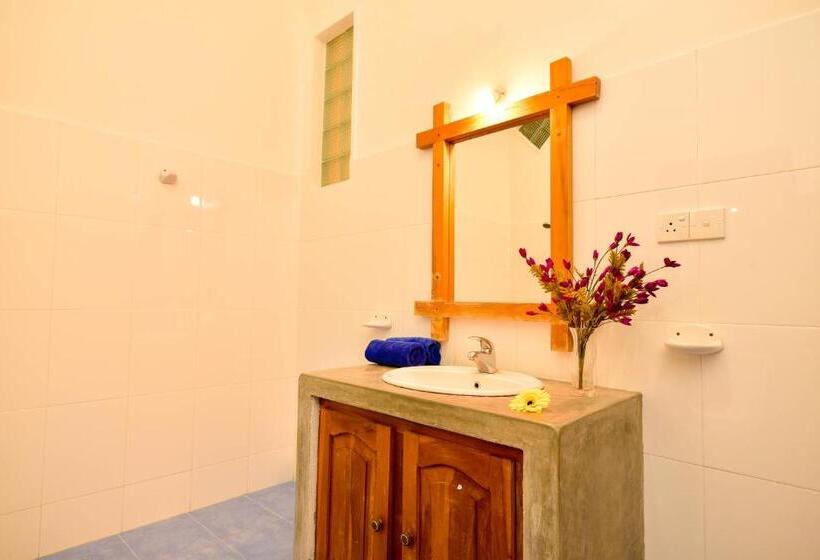 Quarto Familiar, International Beach Hotel & Restaurant