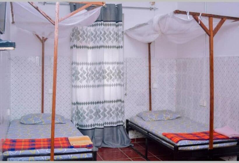 اتاق لوکس سه تخته, Rafiki Apartment