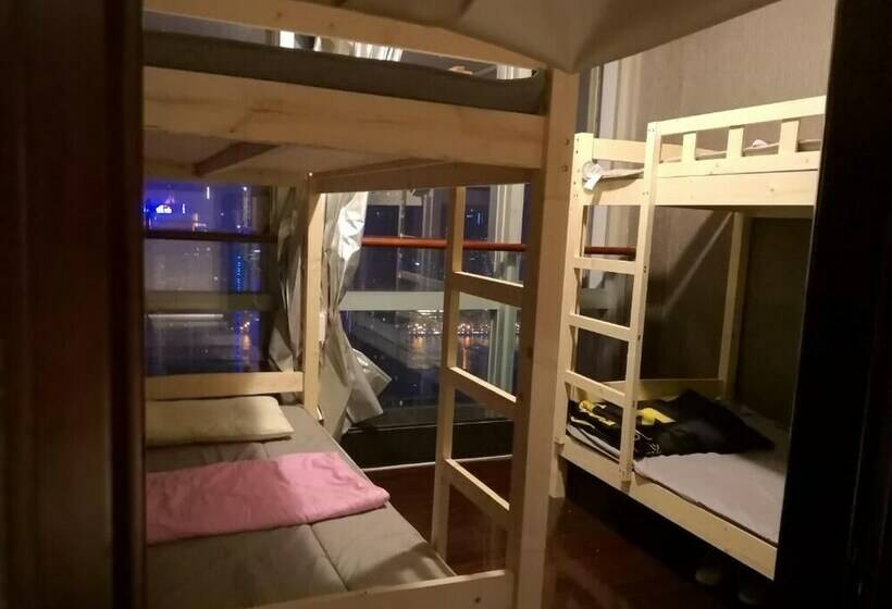 Кровать в Многоместном Номере с Общей Ванной, Best Cat Hostel