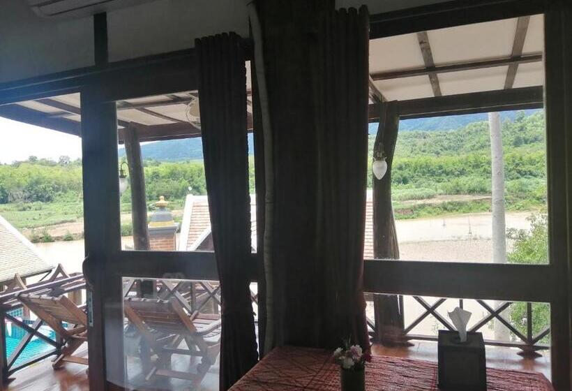 디럭스 방갈로, Chateau Orientale Resort