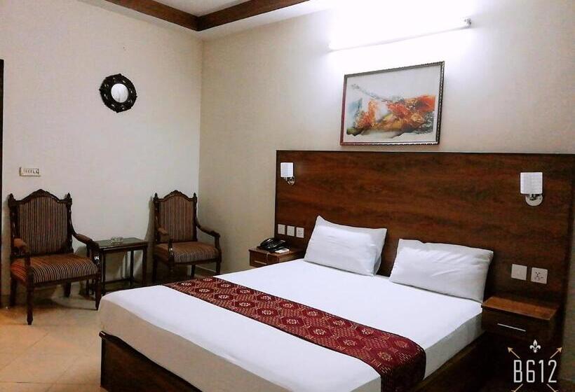 اتاق استاندارد با تخت بزرگ, Fiesta Inn Hotel & Resorts Multan