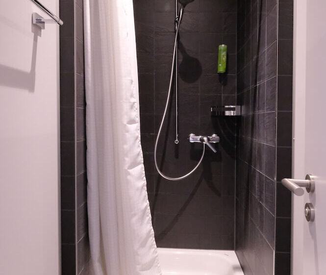 共用房间的床, Barabas Luzern