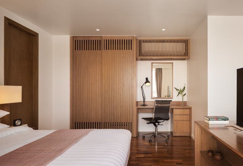 Полулюкс, Emion Phnom Penh