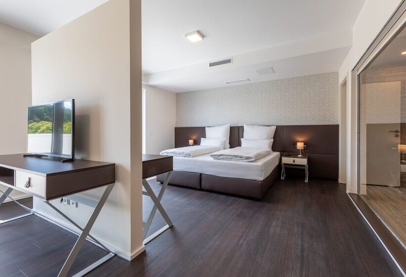Четырехместный Номер Стандарт, Trip Inn Conference Hotel & Suites
