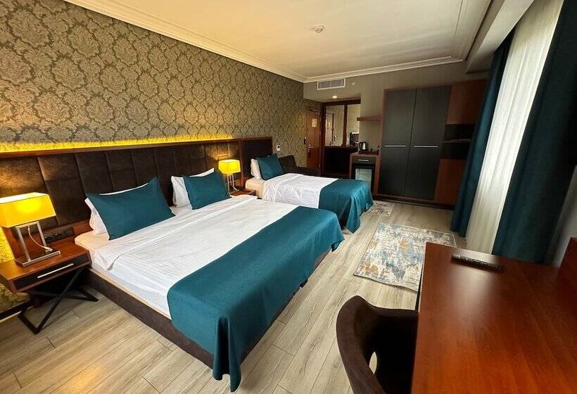Quarto Triplo Deluxe, Grand Vaves