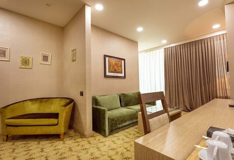 اتاق سوپریور چهار تخته, West Shine
