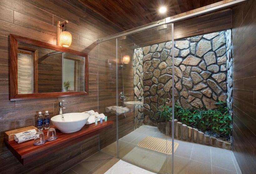 اتاق استاندارد با چشم‌انداز استخر, Golden Topaz Phu Quoc Resort