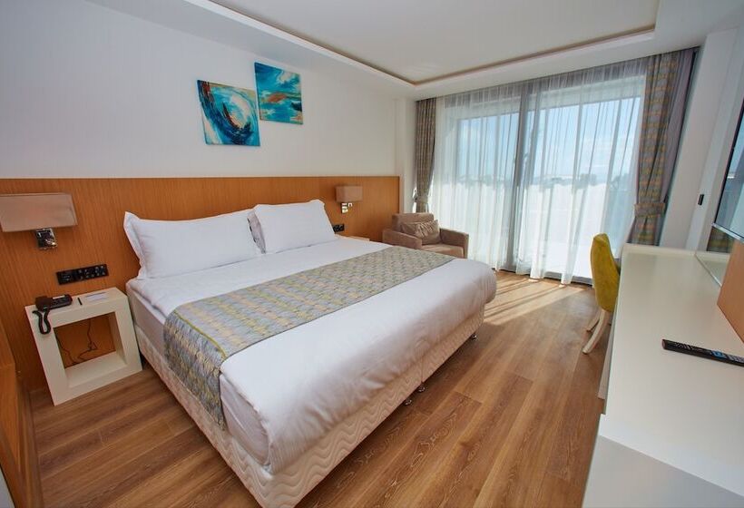 חדר דלוקס נוף לים, The Nowness Luxury Hotel & Spa